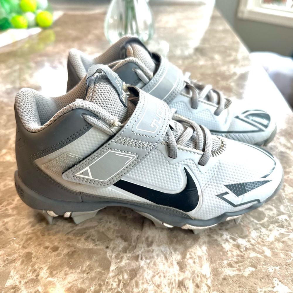 Nike Kids Force Zoom Trout 8 Keystone RM Baseball Cleats Boys 3Y